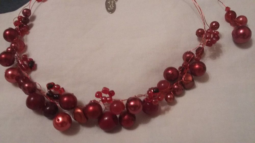 Красиви КОЛИЕ с ОБИЦИ-камъни и мъниста-комплект в червено