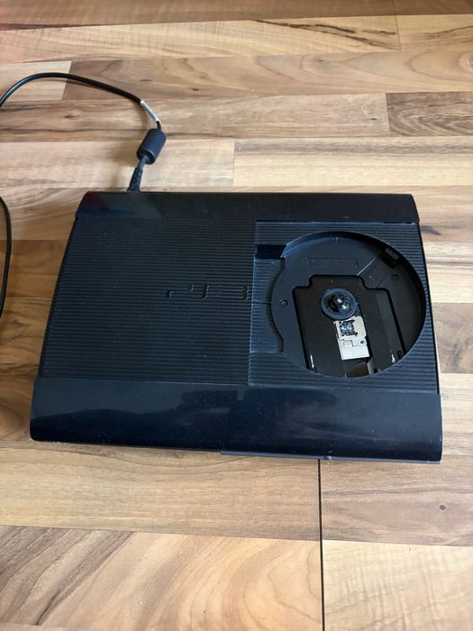 ps3  cu maneta defecta si doar cu cablu de alimentare