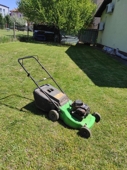 Бензинова моторна косачка