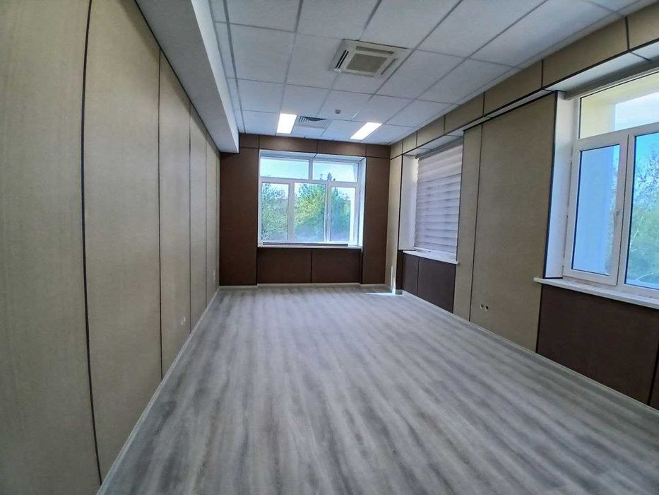 А.Кодирий.Монумент мужества.Сдам в аренду бизнес центр 5 этажей из 7.