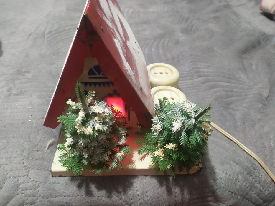 Продам игрушку домик под елочку