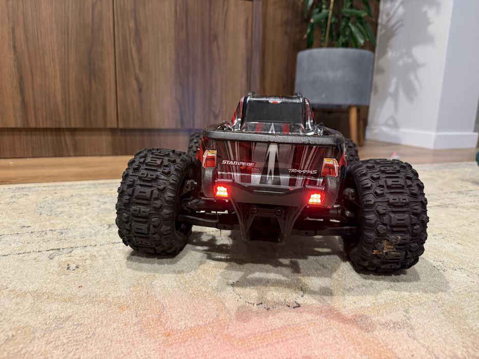 Traxxas Stampede 4x4 VXL si Ford Raptor