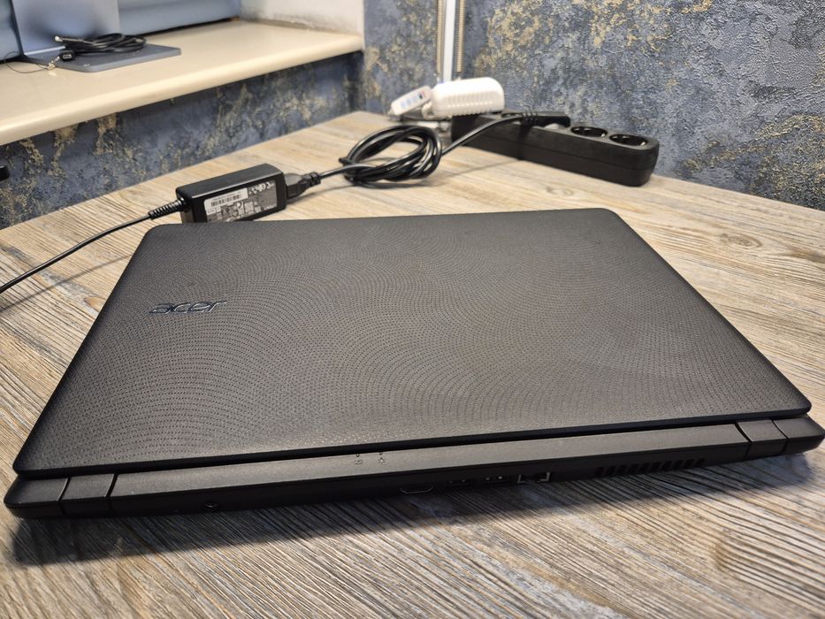 Ноутбук Acer Corei5 Для работы потянет многие программы