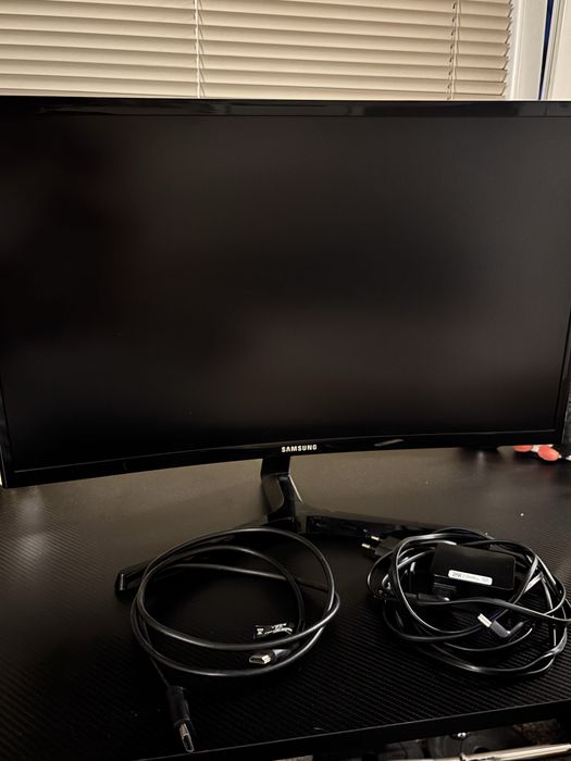 Samsung 24” Curved Monitor CF390 – Full HD, HDMI + кабели