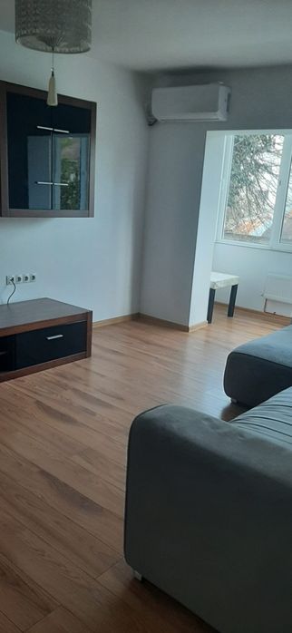 Închiriez apartament 3camere direct de la proprietar
