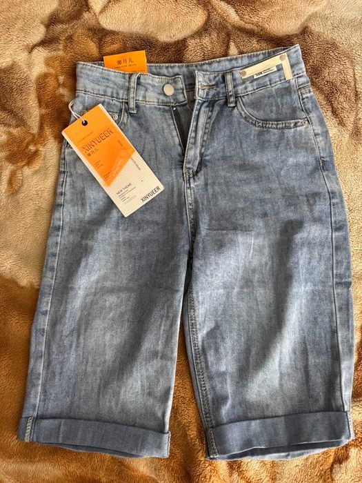 джинсы-стрейч и джинсовые шорты