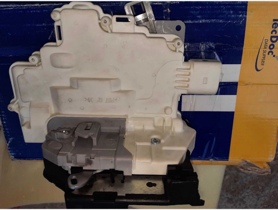 Incuietoare usa fata dreapta VW Passat,Skoda OctaviaSuperb ,Seat Leon