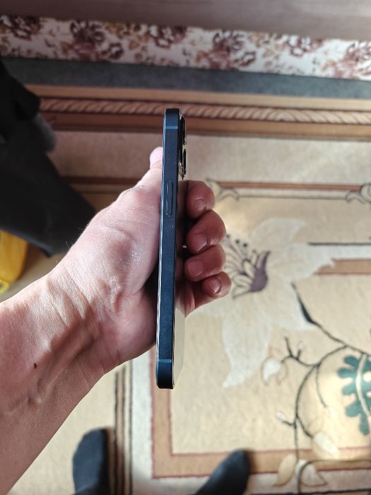 Продам iPhone 13