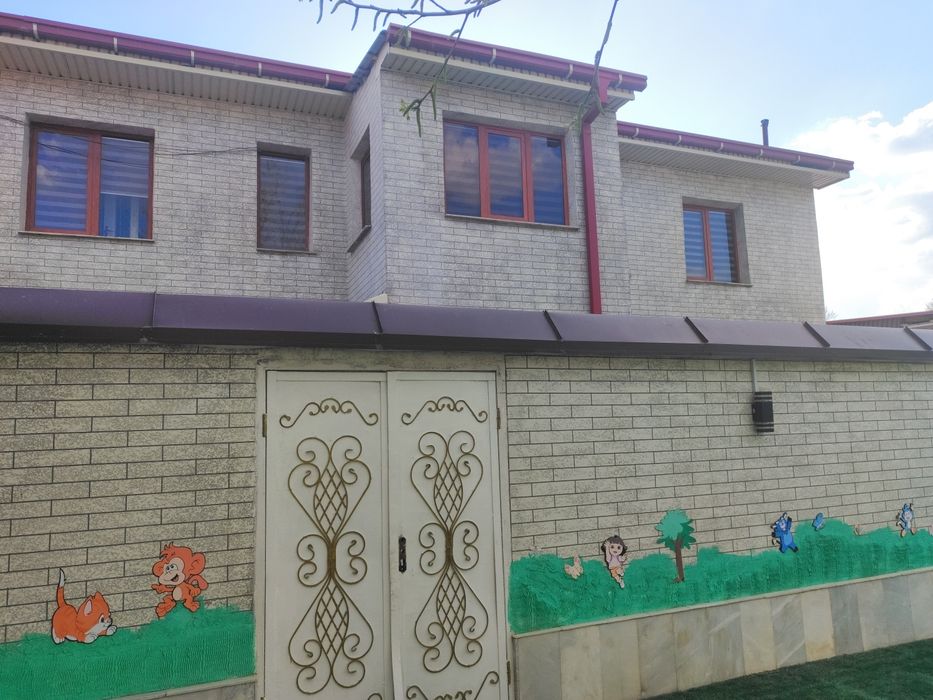 Продаётся два комплекса и двор 878 м².