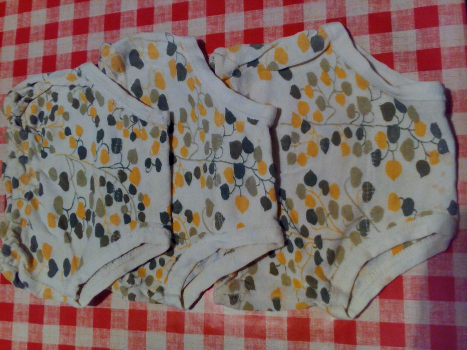 продавам стари детски дрехи всяка по 1 лв.