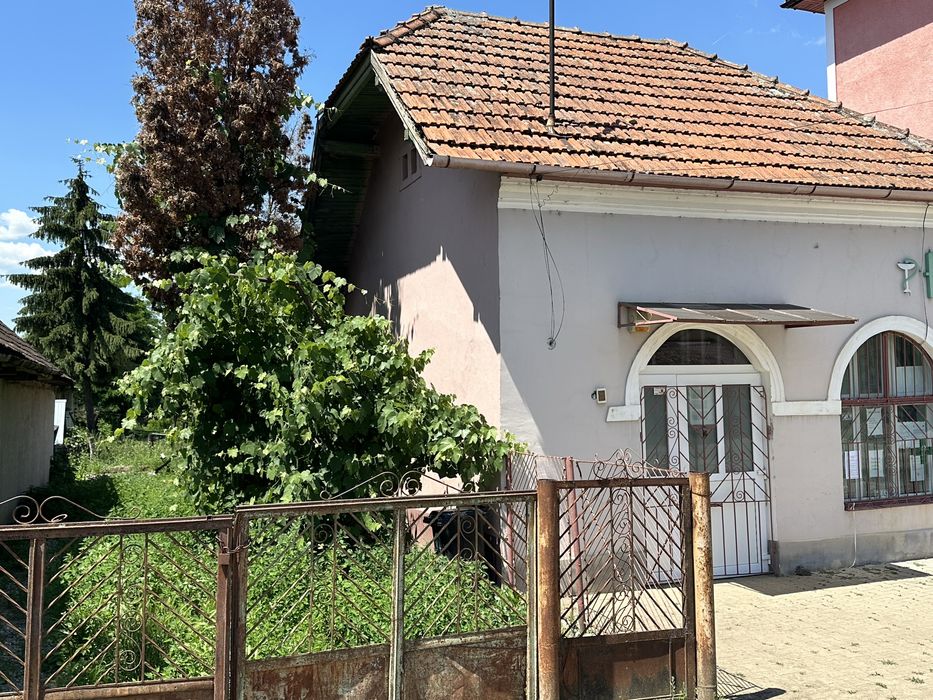 Casa Spatiu comercial farmacie Borsa Cluj