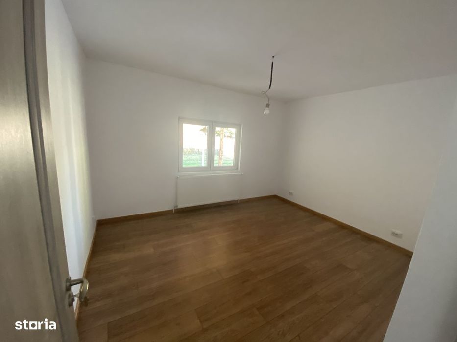 Casă cu 4 camere,2 bai, curte 529mp, toate utilitatile Breaza