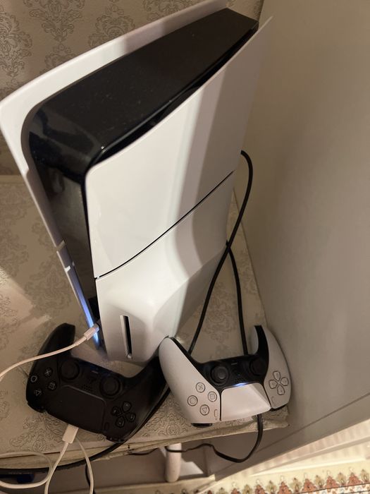 PS 5 slim, 1tb с 6тю играми