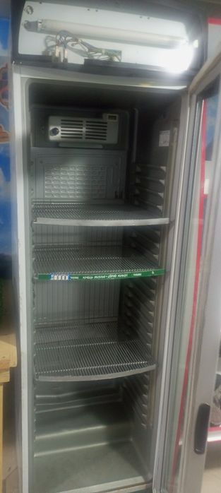 Стойка холодильник сотилади