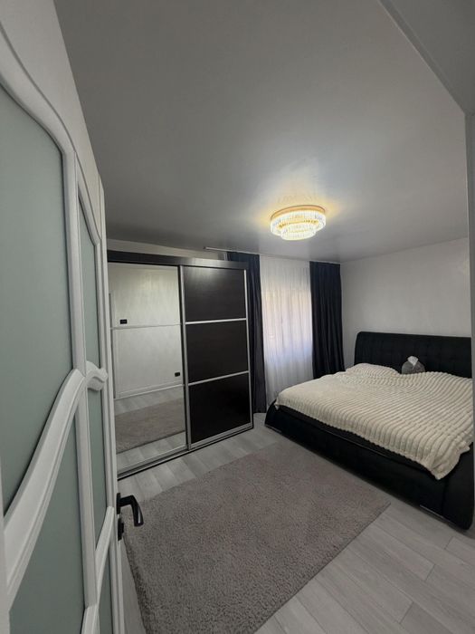 Vând apartament mobilat
