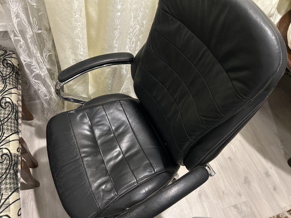 Продаю офисное кресло