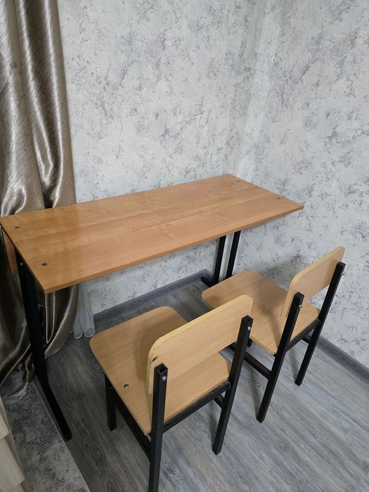 Парта для школьников со стульями