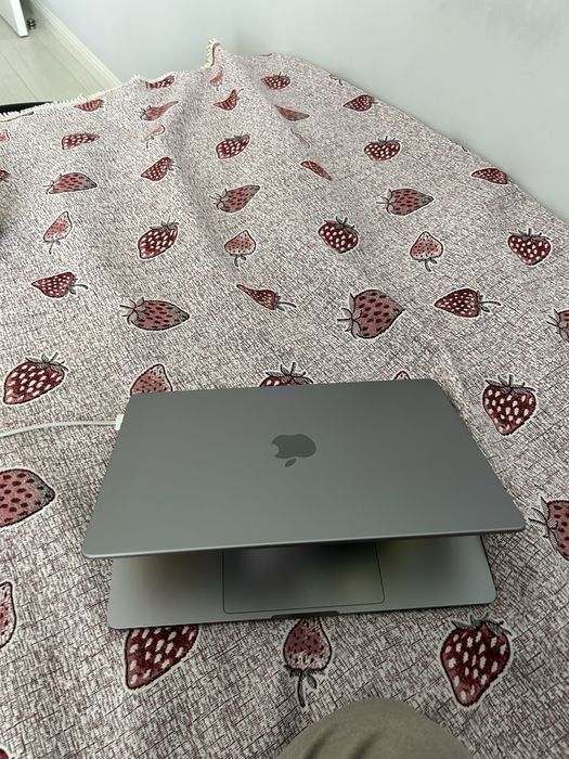 Продаю Macbook Pro M1 pro 16/512