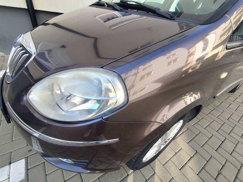 Autoturism Lancia musa oro