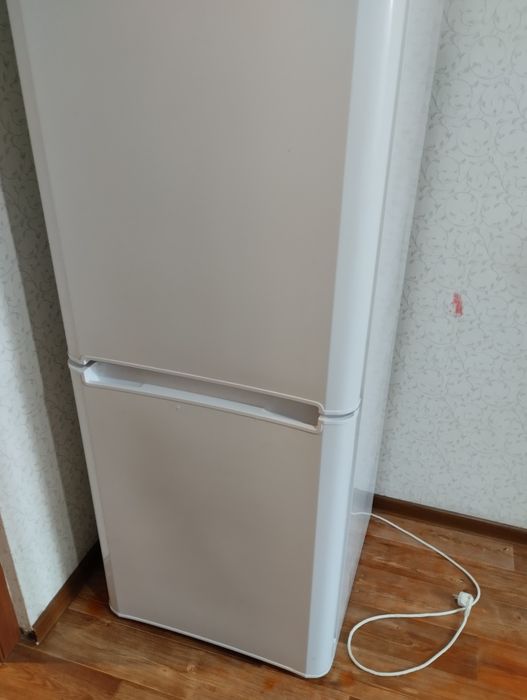 Холодильник Indesit
