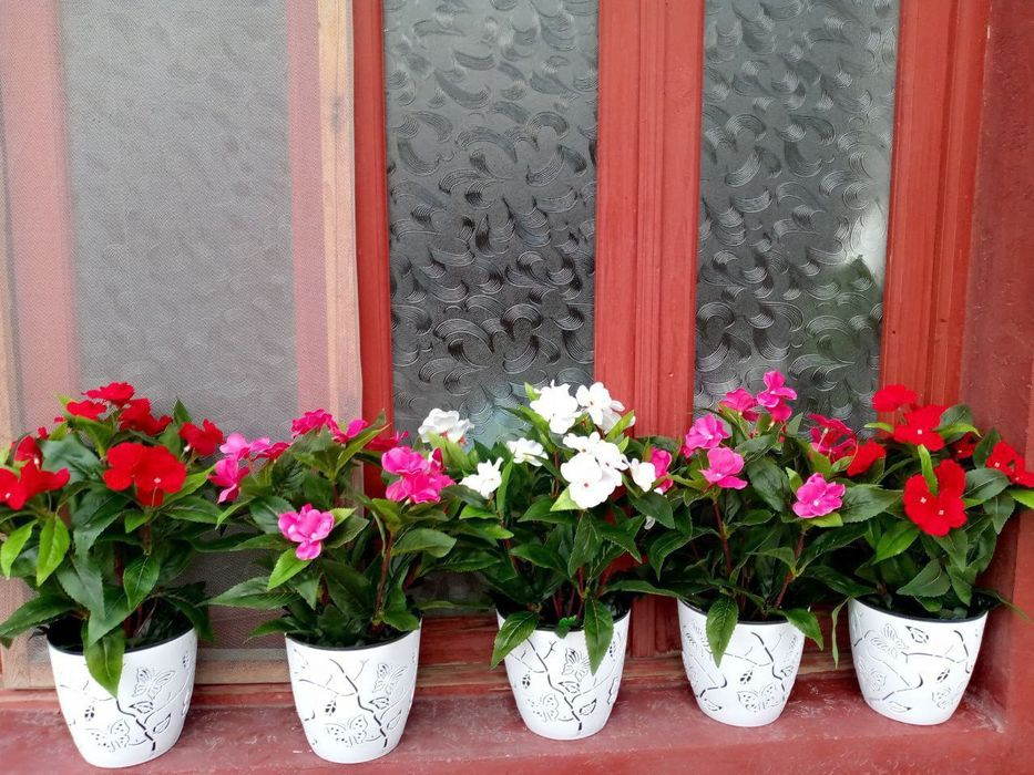 Oftobda rangi oʼchmaydigan uylar va  sovgʼauchun sunʼiy gullar