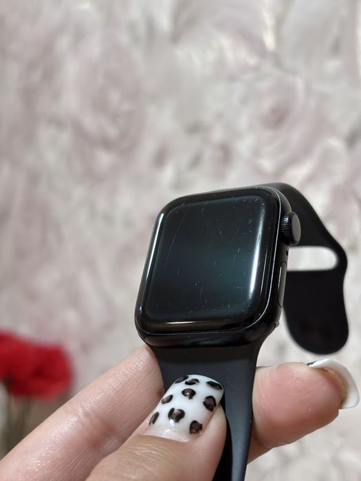 Продам часы Apple