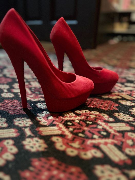 Обувки на висок ток