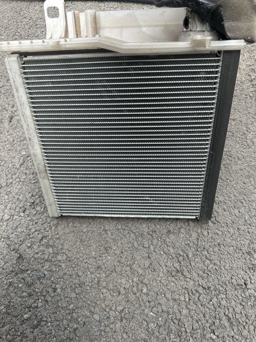 Диффузор радиатора в сборе на 2GR 3.5. RX350.