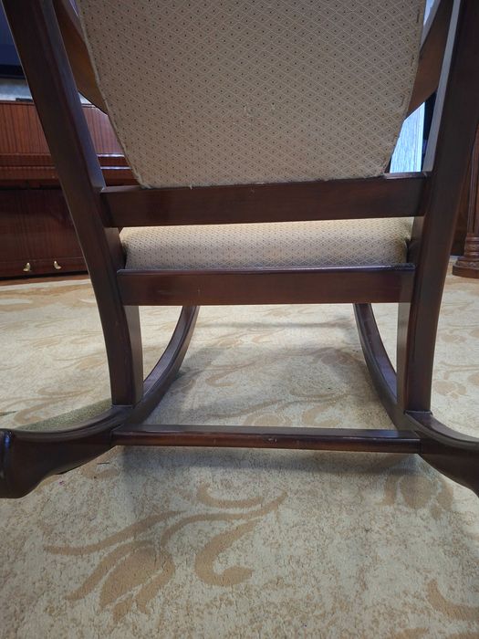 Кресло-качалка деревянная, мягкая, удобная