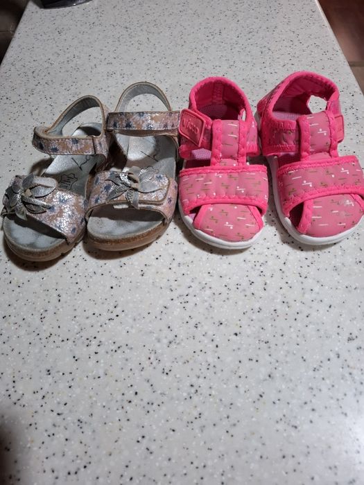 Продаются сандалии на девочку 24 разм.