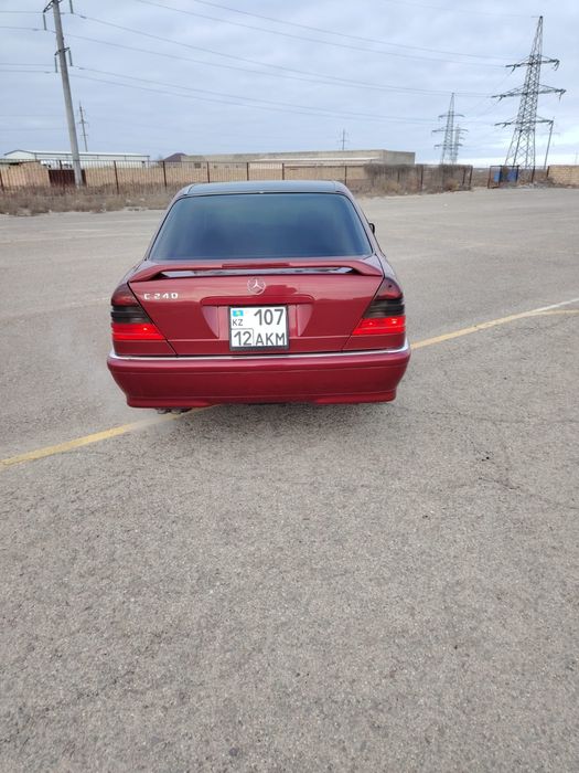 Автомобиль мерседес