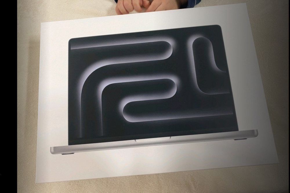 MacBook Pro M3 Pro 14 dyum silver (18GB/1TB) full box sotiladi