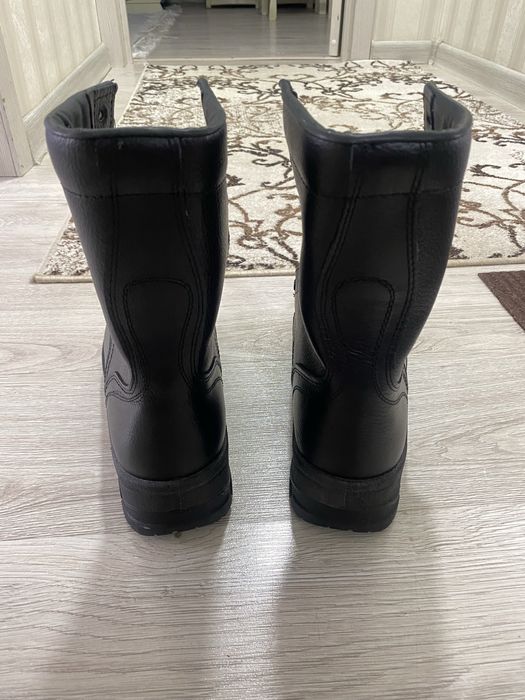 Продаю берцы 43 р