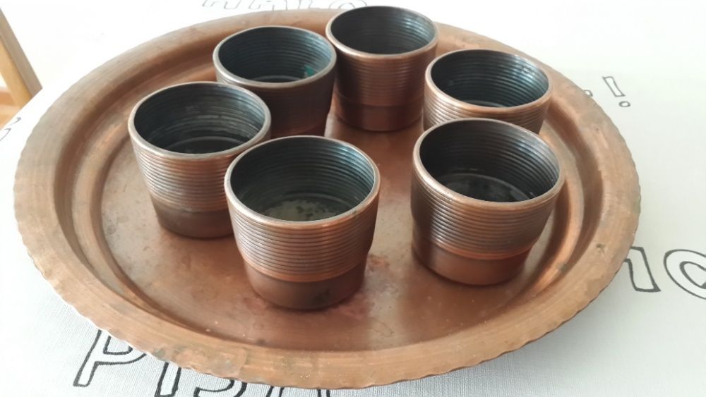 Антикварный сервиз для напитков.