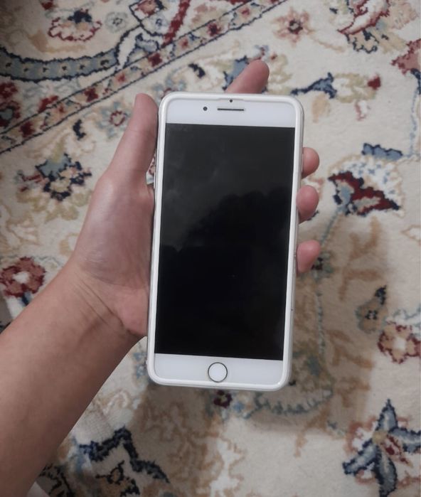Продам айфон 8 +