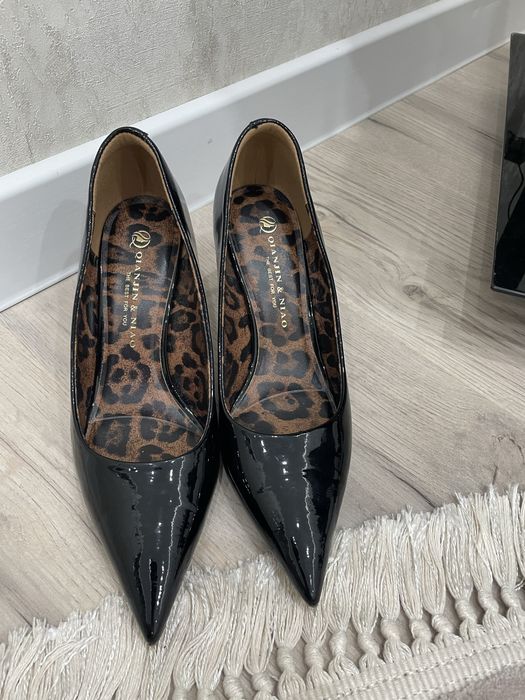 Туфли красивые черного цвета