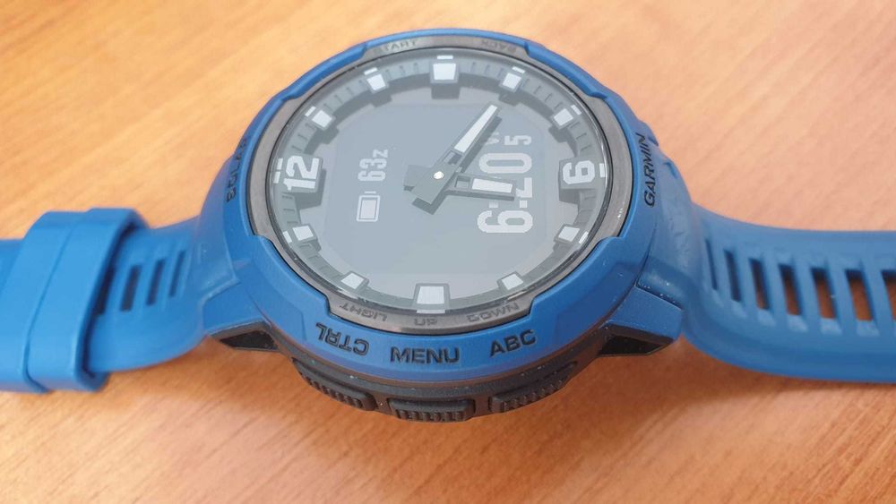 Ceas bratara sport / fitness Garmin Instinct Crossover Solar Blue 46 mm ( se incarca la soare ) baterie 60 zile stare excelenta