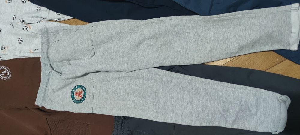 Lot 9 pantaloni, măr 134, blugi 140