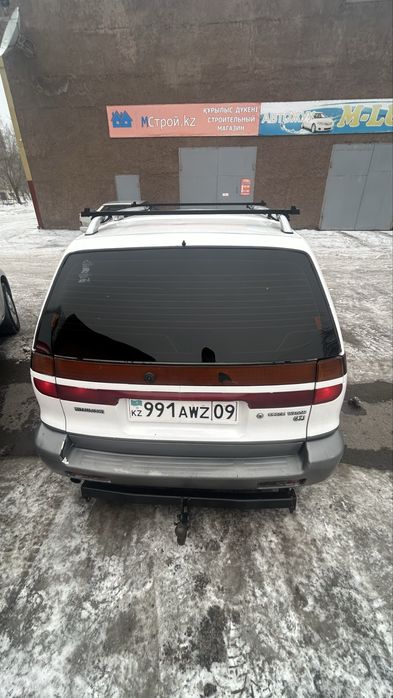 Mitsubishi Space Wagon 1993 год