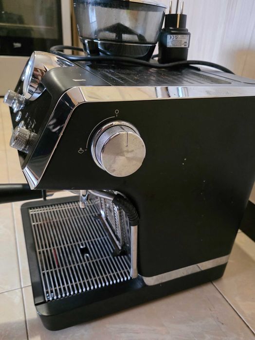 Delonghi la specialista EC9355.BM кафемашина