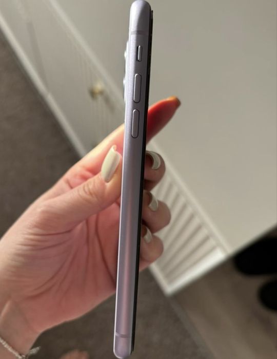 iPhone 11, в отличном состоянии