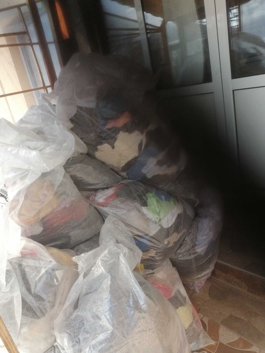 40 чувала с всякакви дрехи