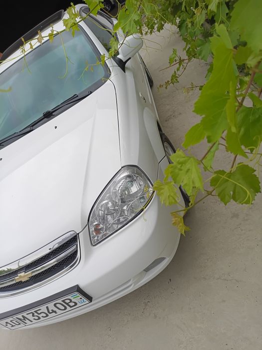 Lacetti 1.6 srochno sotiladi