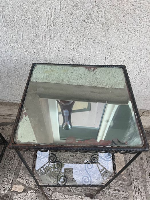 Măsuță / etajeră din fier forjat cu blat de sticlă