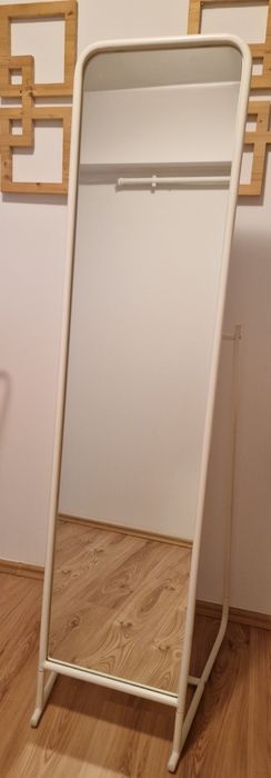 Oglinda cu suport