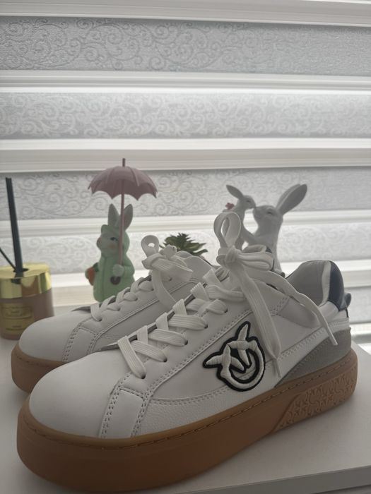 Pinko Оргинални спортни обувки само пробвани.