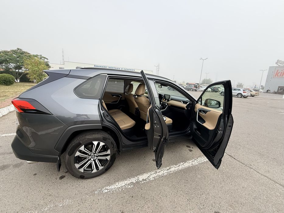 Toyota Rav 4 din 2020, Hibrid-Echipare Luxury. Pret 28500€ negociabil