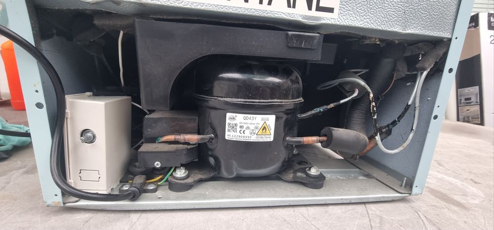 Мини хладилник с фризер Klarstein 37L