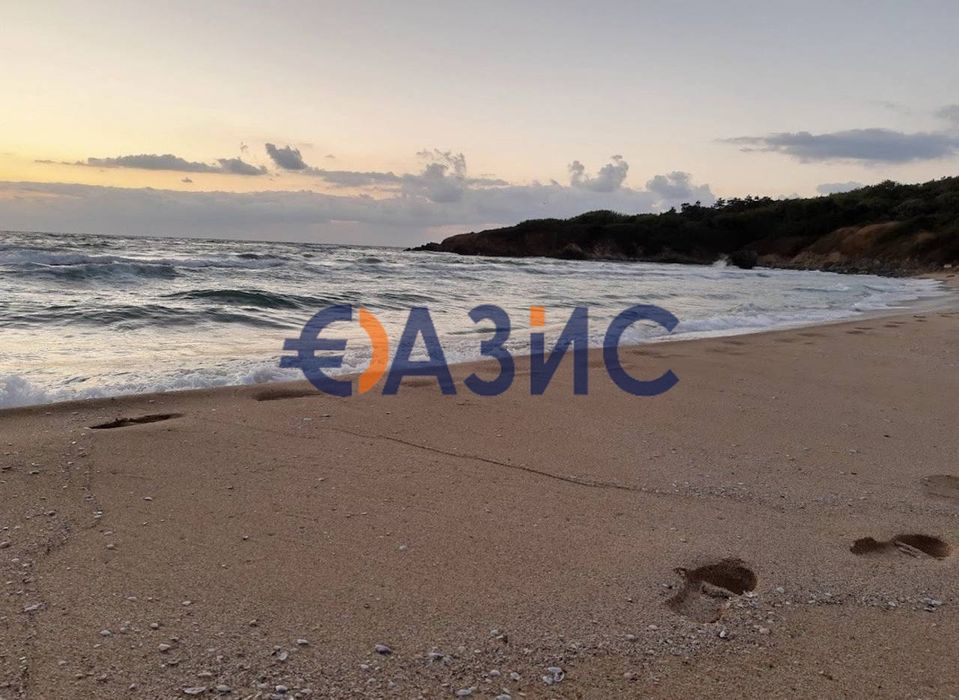 # 33022160 Едноетажна къща 116 кв м и двор 1000кв м в село Равадиново,