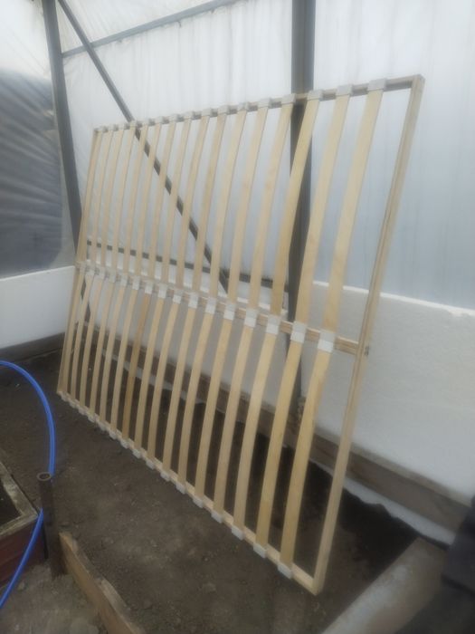 Двуспальная кровать